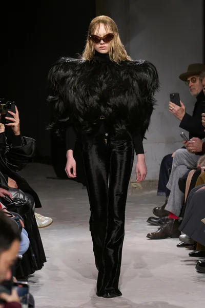 Look 19